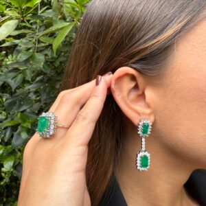 Anillo de esmeralda y diamantes - "Vert Impérial"