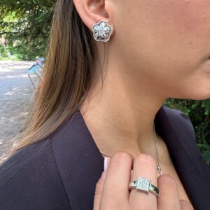 Pendientes flor de oro blanco con diamantes - "Blanche Élégance"