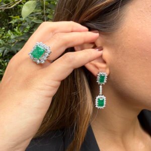 Dúo de esmeraldas – pendiente largo de inspiración clásica - "Émeraude Royale"