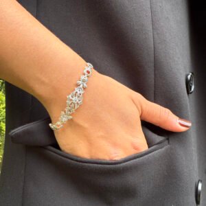 Pulsera de oro blanco con diamantes y diseño floral - “Floréal de Medianoche”