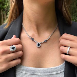 Collar vintage con zafiro y cristales – "Saphir"